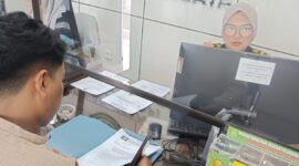 Forum Mahasiswa Diaspora Kabupaten Tasikmalaya (FMDT), saat membuat laporan di Kejaksaan Negeri (Kejari) Kabupaten Tasikmalaya.