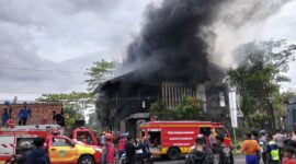 Kebakaran hebat di jalan raya Mangunreja, Kabupaten Tasikmalaya