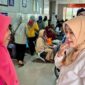 Direktur RSUD KHZ. Musthafa, dr. Hj. Eli Hendalia, MHKes, saat turun meninjau antrian pasien, Kamis (30/10/2025). dok Istimewa.///.