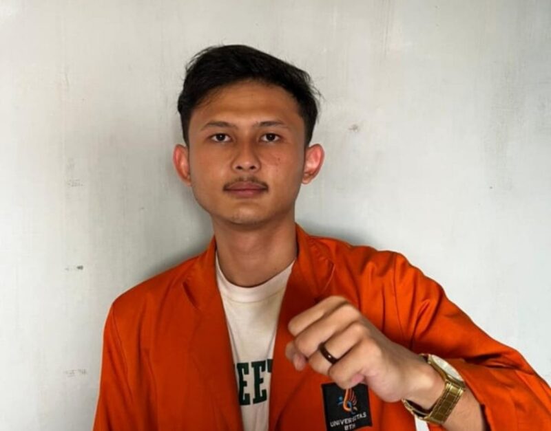 Koordinator BEM Nusantara Tasikmalaya, Bobi Maulana Ristilillah, menyampaikan bahwa tindakan Roy Suryo telah menimbulkan keresahan publik dan tidak mencerminkan etika yang baik.