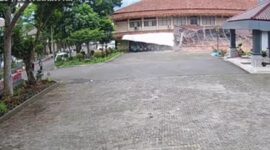 Rekaman CCTV menunjukkan gazebo di depan gedung dekanat Fakultas Administrasi dan Pendidikan tiba-tiba ambruk./Istimewa.///.