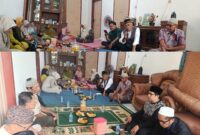 Para Alumni SMP Negeri 1 Cisayong angkatan 1983 saat berkumpul dan mendengarkan tausiyah di kediaman Asep Saepulloh di Jalan Sukasari, Kelurahan Bungursari, Kota Tasikmalaya, Minggu (14/12/2025)//Newsline.id