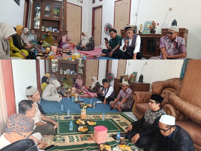 Para Alumni SMP Negeri 1 Cisayong angkatan 1983 saat berkumpul dan mendengarkan tausiyah di kediaman Asep Saepulloh di Jalan Sukasari, Kelurahan Bungursari, Kota Tasikmalaya, Minggu (14/12/2025)//Newsline.id