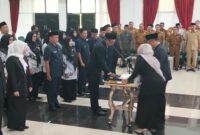 Puluhan Pejabat Baru dilantik Bupati Tasikmalaya Cecep Nurul Yakin di Pendopo Baru Kabupaten Tasikmalaya, Selasa (16/12/2025).