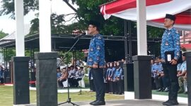 Bupati Tasikmalaya Cecep Nurul Yakin saat memimpin Upacara HUT Korpri di Lapangan Setda Pemkab Tasikmalaya, Senin (1/12/2025).