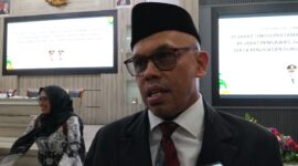 Kepala BKPSDM Kabupaten Tasikmalaya, Drs. H. Iing Farid Khozin, memberikan keterangan kepada awak media, Selasa (9/12/2025).