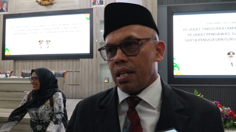 Kepala BKPSDM Kabupaten Tasikmalaya, Drs. H. Iing Farid Khozin, memberikan keterangan kepada awak media, Selasa (9/12/2025).