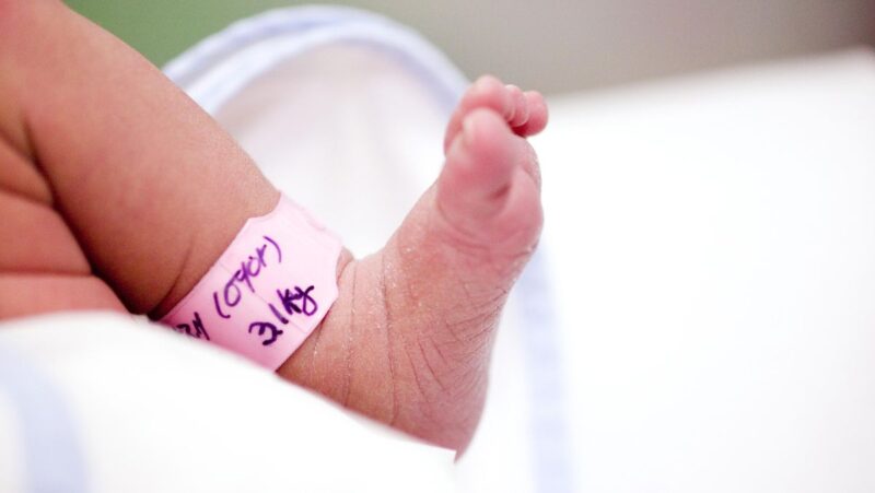 Ilustrasi seorang anak berusia 15 tahun menjadi korban asulia hingga melahirkan seorang bayi. / Istimewa.///.