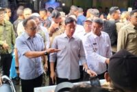 Foto: Wapres Gibran saat lakukan kunjungan pertama di pasar Cikurubuk Kota Tasikmalaya//Newsline.id//