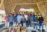 Caption: Kasat Reskrim Polres Tasikmalaya, AKP Ridwan Budiartha, dan jajaran bersama puluhan awak media Tasikmalaya//jabar.newsline.id//istimewa