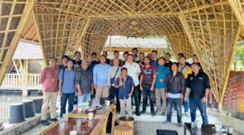 Caption: Kasat Reskrim Polres Tasikmalaya, AKP Ridwan Budiartha, dan jajaran bersama puluhan awak media Tasikmalaya//jabar.newsline.id//istimewa