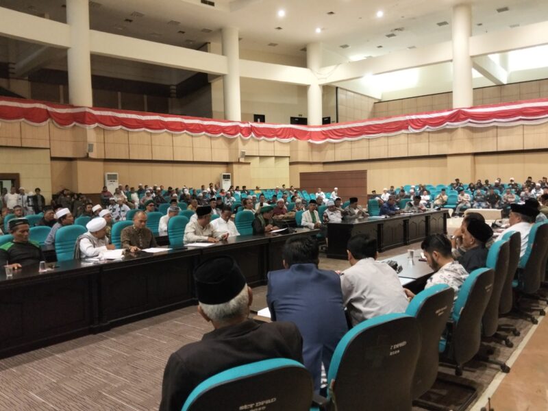 Ratusan ulama, kyai, ustadz, dan tokoh agama yang tergabung dalam Forum Umat Islam Peduli Aqidah (FUIPA) mendesak pemerintah daerah segera menutup seluruh aktivitas Jemaat Ahmadiyah. Kamis (15/1/2026).