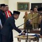 Bupati Tasikmalaya Lantik 24 pejabat baru di di Ruang Op Room Setda Kabupaten Tasikmalaya, Selasa pagi (6/1/2026).