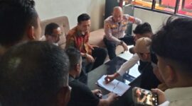 Ketua Saung Rakyat, Dadan Jaenudin, resmi berdamai dengan Ketua DPRD Kabupaten Tasikmalaya setelah mediasi di Polres Tasikmalaya, Senin (19/1/2026).