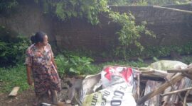 Gambar : kamar mandi yang roboh akibat terjangan angin pada Sabtu sore (14/2/2025)