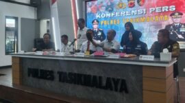 Polres Tasikmalaya merilis kasus dugaan penculikan bayi berusia dua bulan, Senin (9/2/2026).