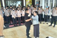 Puluhan mahasiswa datang melakukan aksi di Kantor Kejaksaan Negeri Kabupaten Tasikmalaya, Jum'at (14/2/2026).