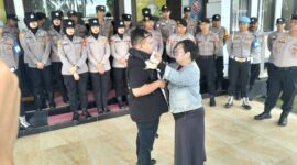 Puluhan mahasiswa datang melakukan aksi di Kantor Kejaksaan Negeri Kabupaten Tasikmalaya, Jum'at (14/2/2026).