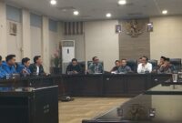 Audiensi PMII Kabupaten Tasikmalaya di DPRD membahas tiga isu besar: Islamic Center, pinjaman daerah, dan fiber optik (dok. newsline.id).