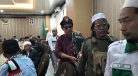 Ratusan ulama turun kembali melakukan aksi di gedung Bupati Tasikmalaya, Kamis (12/2/2026). (*).