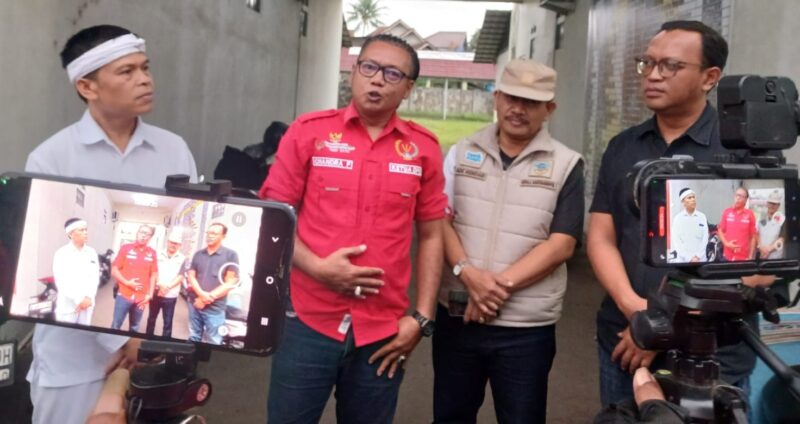 DPC Persatuan Wartawan Republik Indonesia (PWRI) Kabupaten dan Kota Tasikmalaya tetap turun ke jalan, berkolaborasi dengan Tiktoker KDM Kw alias Ajang SDM