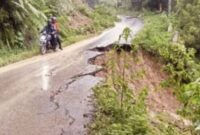 Longsor diruas jalan Desa Sirnajaya Kecmatan karangjaya kabupaten Tasikmalaya