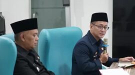 Bupati Tasikmalaya Cecep Nurul Yakin dan Wakil Bupati Asep Sopari Al-ayyubi saat pimpinan rakor dengan para camat di Command Center, Rabu (25/2/2026).  