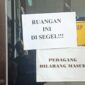 Forum Masyarakat Peduli Lingkungan (FMPL) menyegel kantor DPRD Kabupaten Tasikmalaya sebagai bentuk protes atas sikap Dewan yang dinilai abai terhadap aspirasi warga, Selasa (17/3/2026).