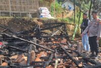 Kebakaran terjadi di Kampung Peureus, Desa Nanggerang, Kecamatan Cigalontang, Rabu (25/3/2026) dini hari. (*).