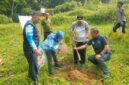 Aksi penanaman pohon serentak di kawasan Hutan Kota Neglasari, Kecamatan Cigombong, Rabu (22/4/2026).