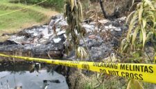 Sisa bangunan Saung Taraju Jumantara (STJ) yang dibakar warga di Kampung Babakan Salak, Kecamatan Taraju, Kabupaten Tasikmalaya, Sabtu (4/4/2026).
