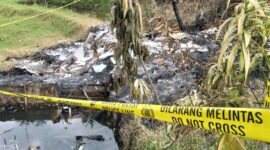 Sisa bangunan Saung Taraju Jumantara (STJ) yang dibakar warga di Kampung Babakan Salak, Kecamatan Taraju, Kabupaten Tasikmalaya, Sabtu (4/4/2026).