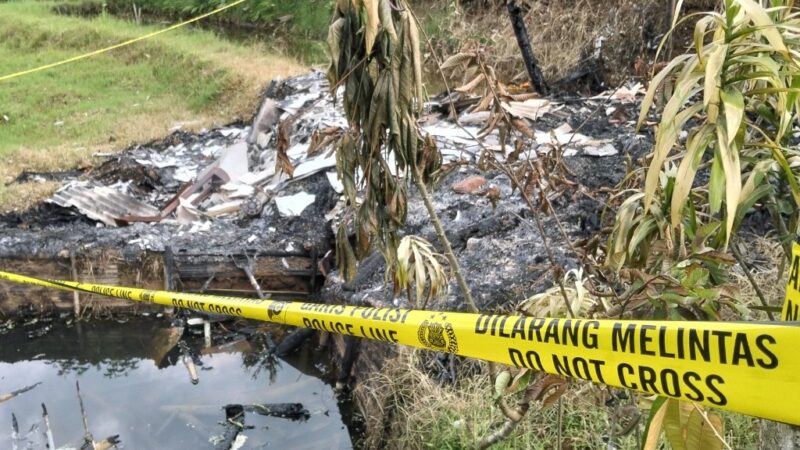 Sisa bangunan Saung Taraju Jumantara (STJ) yang dibakar warga di Kampung Babakan Salak, Kecamatan Taraju, Kabupaten Tasikmalaya, Sabtu (4/4/2026).