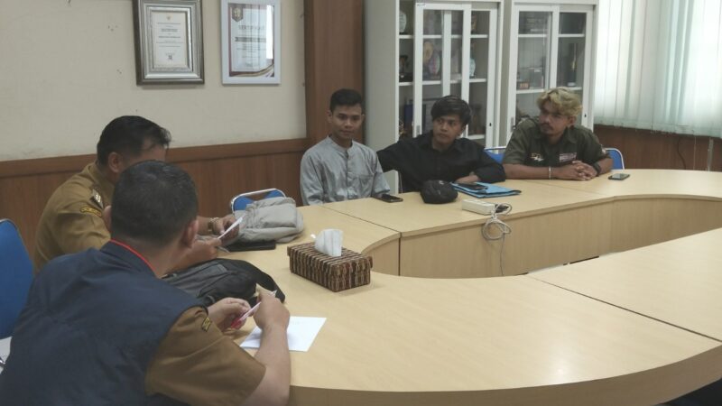 Forum Masyarakat Peduli Lingkungan (FMPL) saat audiensi dengan Dinas Kesehatan Kabupaten Tasikmalaya dan RSUD dr. Khz Zaenal Musthafa, Selasa (7/4/2026). (dok newsline.id)