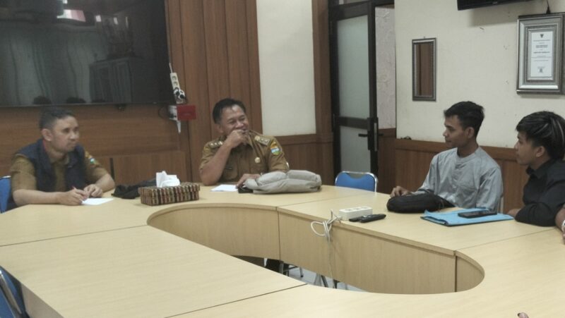 Forum Masyarakat Peduli Lingkungan (FMPL) saat audiensi dengan Dinas Kesehatan Kabupaten Tasikmalaya dan RSUD dr. Khz Zaenal Musthafa, Selasa (7/4/2026).
