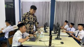 Suasana pelaksanaan TKA di PKBM Bina At-Taufiq, Parung, Kabupaten Bogor. (dok Tim newsline.id)
