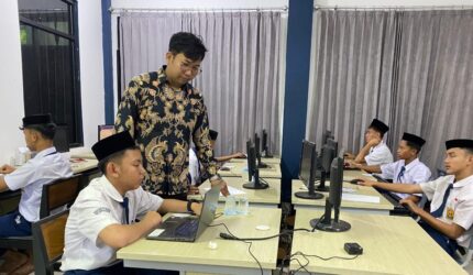 Suasana pelaksanaan TKA di PKBM Bina At-Taufiq, Parung, Kabupaten Bogor. (dok Tim newsline.id)