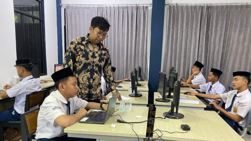 Suasana pelaksanaan TKA di PKBM Bina At-Taufiq, Parung, Kabupaten Bogor. (dok Tim newsline.id)