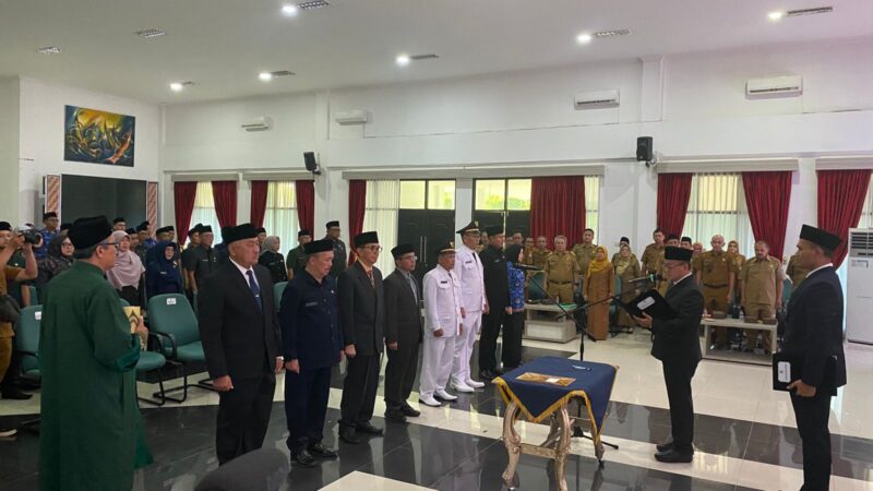 Bupati Tasikmalaya Cecep Nurul Yakin melantik puluhan pejabat baru di Aula Pendopo Baru, Selasa (12/5/2026). (Humas Pemkab Tasikmalaya)