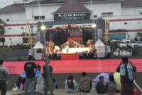 Suasana ratusan warga Kabupaten Tasikmalaya sambut Gubernur Jawa Barat, tumpah ke depan Gedung Bupati Tasikmalaya, Senin (4/5/2026). (dok newsline.id).