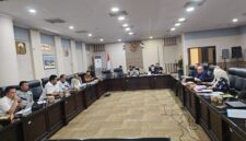 Poto: Rapat Komisi I dan IV DPRD Kabupaten Tasikmalaya bersama pihak Eksekutif terkait pergantian Dewan Pengawas RSUD KHZ Musthafa yang dinilai cacat hukum, Jum'at (19/6/2026)//jabar.newsline.id//istimewa//