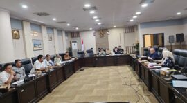 Poto: Rapat Komisi I dan IV DPRD Kabupaten Tasikmalaya bersama pihak Eksekutif terkait pergantian Dewan Pengawas RSUD KHZ Musthafa yang dinilai cacat hukum, Jum'at (19/6/2026)//jabar.newsline.id//istimewa//