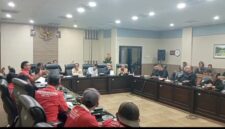 Poto: DPC PWRI Kabupaten Tasikmalaya pada saat melakukan audiensi bersama DPRD Kabupaten Tasikmalaya terkait proyek KDMP yang diduga langgar sejumlah regulasi, Kamis (27/8/2026)//jabar.newsline.id//istimewa//