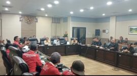 Poto: DPC PWRI Kabupaten Tasikmalaya pada saat melakukan audiensi bersama DPRD Kabupaten Tasikmalaya terkait proyek KDMP yang diduga langgar sejumlah regulasi, Kamis (27/8/2026)//jabar.newsline.id//istimewa//