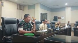 Poto: Kepala Staf Kodim (Kasdim) 0612/Tasikmalaya, Mayor Cik Dadan Kusnadi, saat mengatakan bahwa Kuasa Pengguna Anggaran (KPA) dalam proyek pembangunan Koperasi Desa/Kelurahan Merah Putih (KDMP) adalah PT Agrinas Pangan Nusantara (Persero) pada saat audiensi PWRI Kabupaten Tasikmalaya bersama DPRD Kabupaten Tasikmalaya, Kamis (27/8/2026)//jabar.newsline.id//