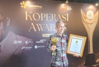 Poto: Kepala Dinas Koperasi, Usaha Kecil dan Menengah, Perindustrian dan Perdagangan Kabupaten Tasikmalaya, H. Endang Syahrudin, S.T., M.M., saat menerima penghargaan bergengsi Koperasi Awards 2026 yang digelar di Hotel St Regis, Jakarta pada Kamis (20/8/2026)//jabar.newsline.id//istimewa//