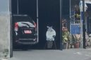 Poto: Mobil Dinas Kabid P3A pada Dinas Sosial, PPKB, P3A Kabupaten Tasikmalaya, Iyen Nuryanah yang sudah ganti plat merah kembali terparkir di rumah pribadinya, Jum'at (18/9/2026)//jabar.newsline.id//